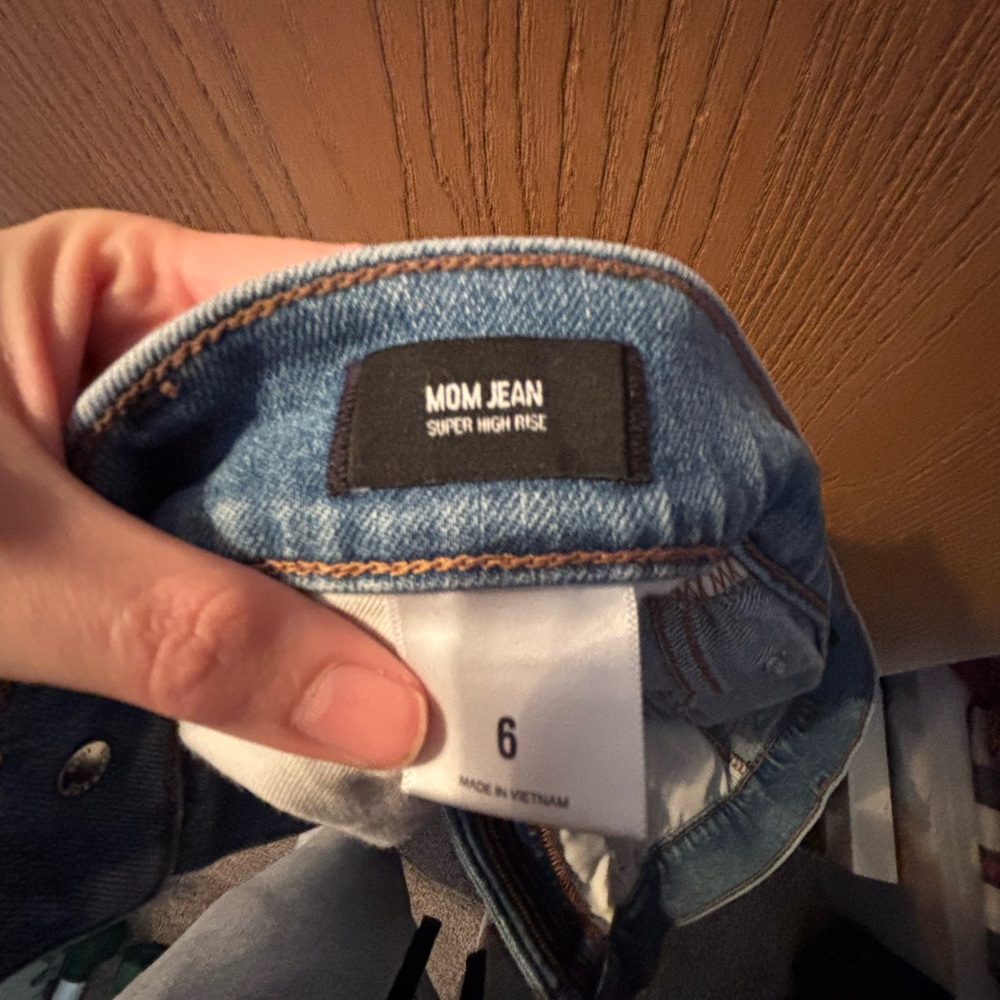 Express Super High Rise Mom Jean - Picture 4 of 6